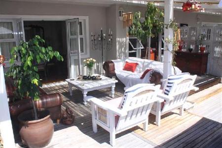фото отеля Sea Breeze Inn Plettenberg Bay