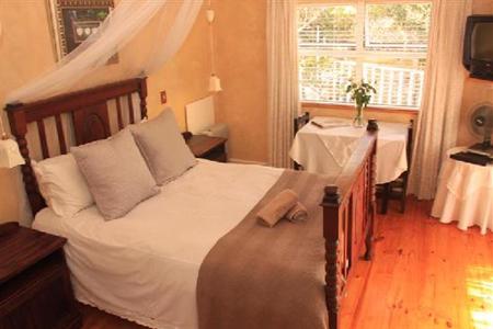 фото отеля Sea Breeze Inn Plettenberg Bay