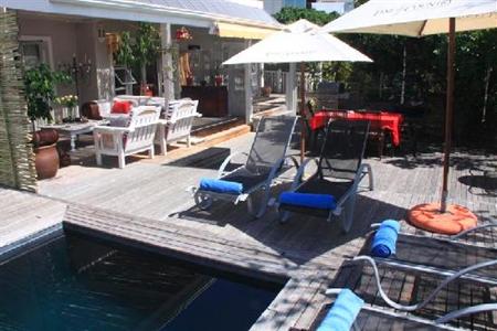 фото отеля Sea Breeze Inn Plettenberg Bay