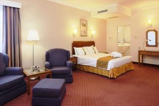 фото отеля Holiday Inn Corby