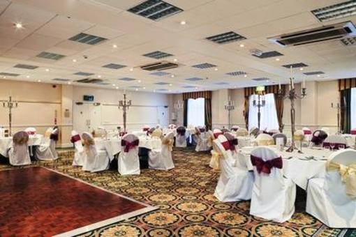 фото отеля Holiday Inn Corby