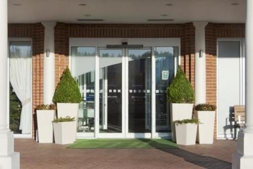 фото отеля Holiday Inn Corby