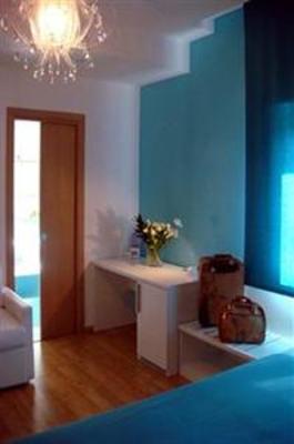 фото отеля Emily Suites