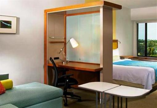 фото отеля SpringHill Suites Orlando at Seaworld