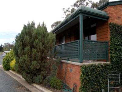фото отеля Deniliquin Country Club Motor Inn