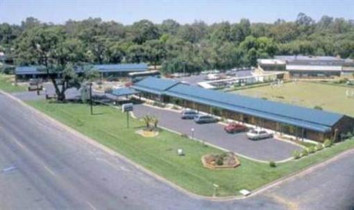 фото отеля Deniliquin Country Club Motor Inn