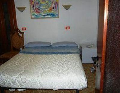 фото отеля Rina Rooms