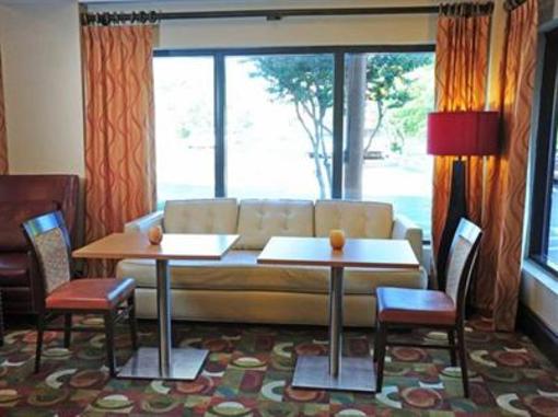 фото отеля Hampton Inn & Suites Nashville - Airport