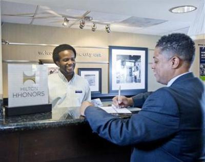 фото отеля Hampton Inn & Suites Nashville - Airport