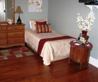 фото отеля Chesterfield Inn Kelowna