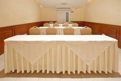 фото отеля Holiday Inn Express Hotel & Suites Cuernavaca