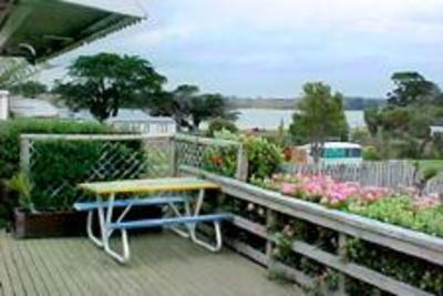 фото отеля Clarks Beach Holiday Park