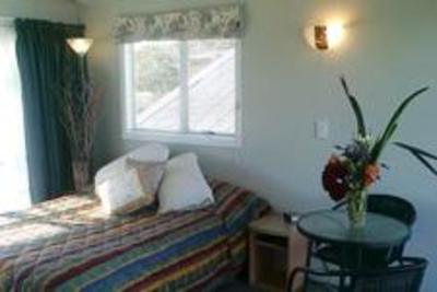 фото отеля Clarks Beach Holiday Park