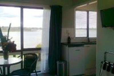 фото отеля Clarks Beach Holiday Park