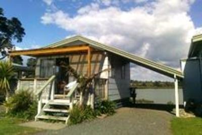 фото отеля Clarks Beach Holiday Park