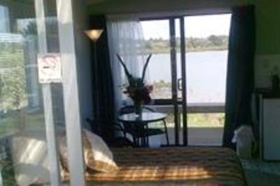 фото отеля Clarks Beach Holiday Park