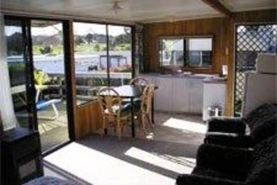фото отеля Clarks Beach Holiday Park