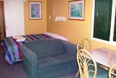 фото отеля Clarks Beach Holiday Park