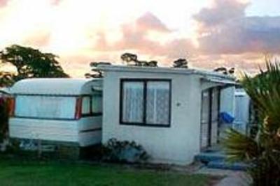фото отеля Clarks Beach Holiday Park