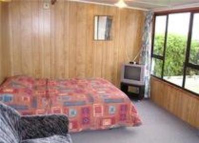 фото отеля Clarks Beach Holiday Park