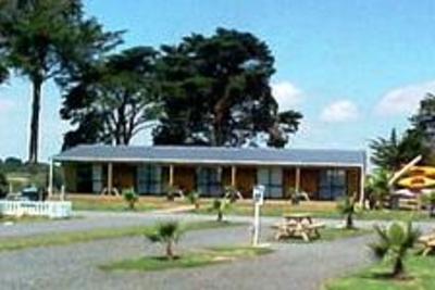 фото отеля Clarks Beach Holiday Park