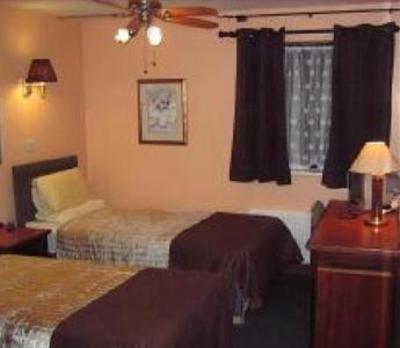 фото отеля Des Amis Guest House Easton (England)