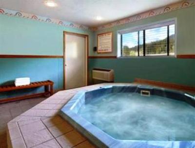 фото отеля Super 8 Motel Saint Regis