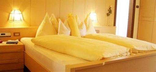 фото отеля Hotel Karin