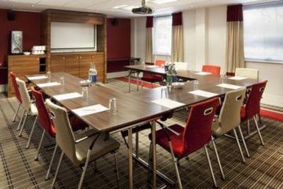 фото отеля Holiday Inn Express Milton Keynes