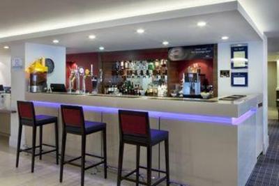 фото отеля Holiday Inn Express Milton Keynes