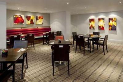 фото отеля Holiday Inn Express Milton Keynes