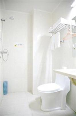 фото отеля Super 8 Hotel Qingdao Development Zone Chang Jiang Lu