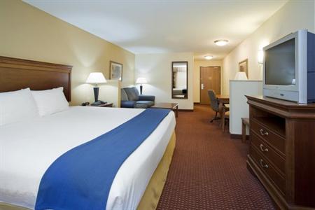 фото отеля Holiday Inn Express Hotel & Suites - Airport East