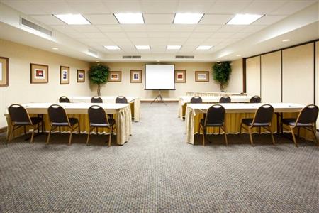 фото отеля Holiday Inn Express Hotel & Suites - Airport East