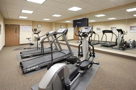 фото отеля Holiday Inn Express Hotel & Suites - Airport East