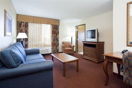 фото отеля Holiday Inn Express Hotel & Suites - Airport East