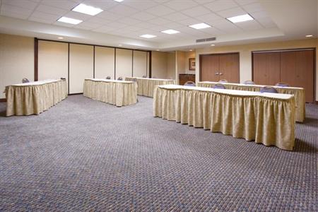 фото отеля Holiday Inn Express Hotel & Suites - Airport East