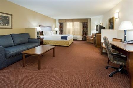 фото отеля Holiday Inn Express Hotel & Suites - Airport East