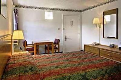 фото отеля Western Inn & Suites Wapakoneta