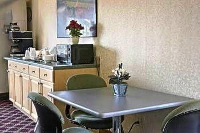 фото отеля Western Inn & Suites Wapakoneta