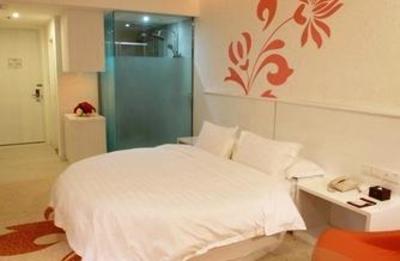 фото отеля Shichang Huatian Holiday Hotel