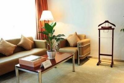 фото отеля Shichang Huatian Holiday Hotel