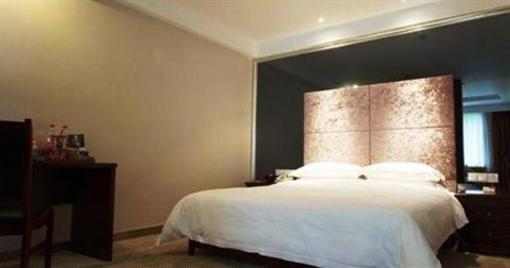 фото отеля Shichang Huatian Holiday Hotel