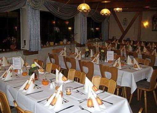 фото отеля Gasthaus zum Loewen March
