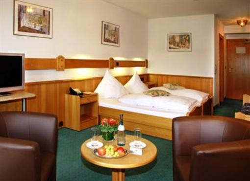 фото отеля Hotel Wo der Hahn Kraht