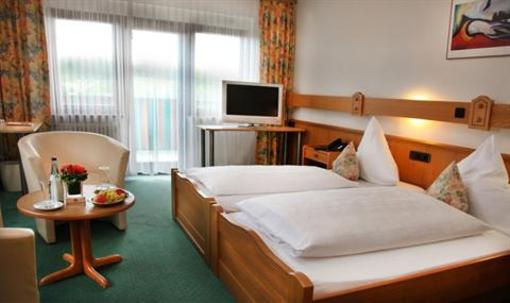 фото отеля Hotel Wo der Hahn Kraht
