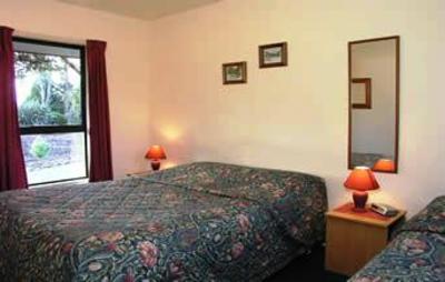 фото отеля Lake Brunner Country Motel Complex