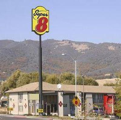 фото отеля Super 8 Yreka