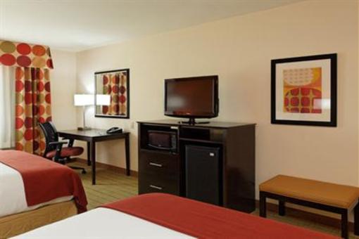 фото отеля Holiday Inn Express Hotel & Suites Florence NE