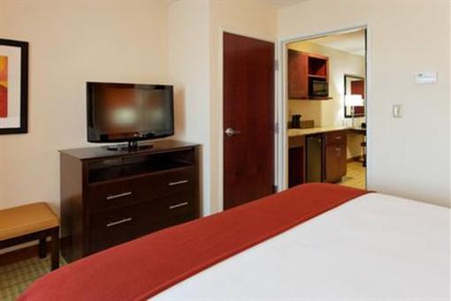 фото отеля Holiday Inn Express Hotel & Suites Florence NE